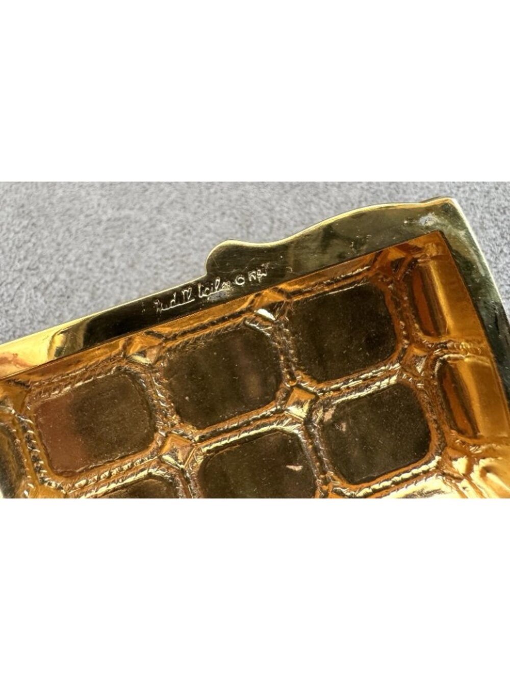 JUDITH LEIBER Suitcase Design TRINKET BOX Vanity Container Goldtone 2.25" Vintag - Picture 5 of 6